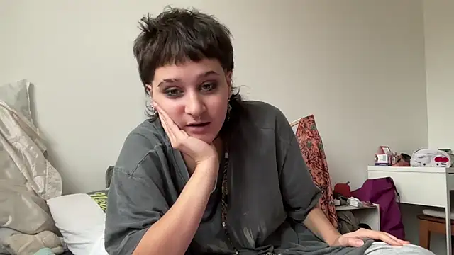 NIQUE TARAXX online show from October 2025 02:15:02 PM