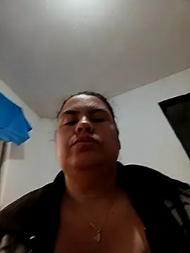 yaneth  online show from September 2025 12:32:01 PM