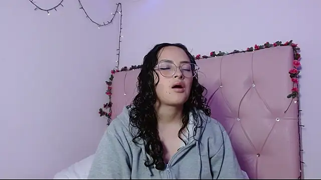 manumeow1 online show from December 2025 10:14:01 PM