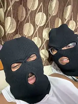 Snapshot of VVcouple chatting on October 2025 06:06:01 PM VVcouple online show from October 2025 06:06:01 PM