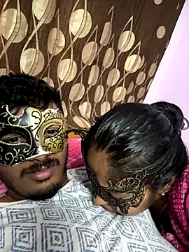 Snapshot of VVcouple chatting on October 2025 09:33:01 AM VVcouple online show from October 2025 09:33:01 AM