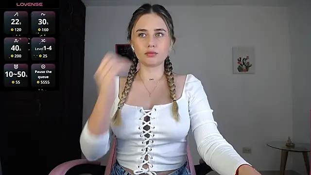 Veronika  Winslow  online show from September 2025 04:45:01 AM