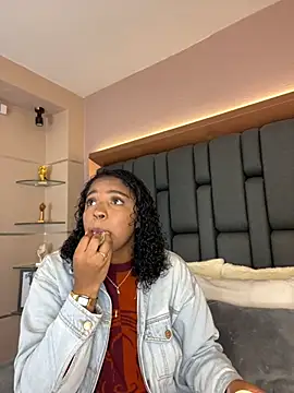 Snapshot of LisaMendez chatting on September 2025 04:18:02 AM LisaMendez online show from September 2025 04:18:02 AM