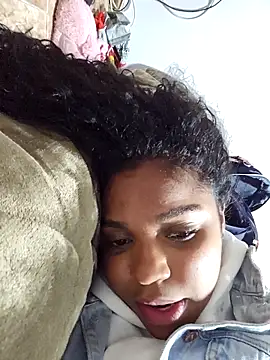 Snapshot of LisaMendez chatting on October 2025 04:51:02 PM LisaMendez online show from October 2025 04:51:02 PM