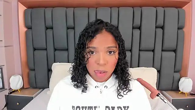 Snapshot of LisaMendez chatting on October 2025 03:51:01 AM LisaMendez online show from October 2025 03:51:01 AM