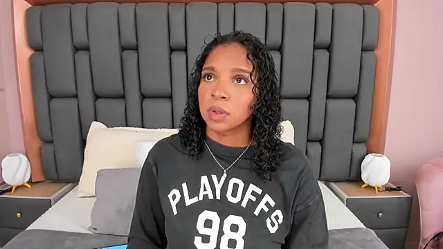 Snapshot of LisaMendez chatting on November 2025 03:50:01 AM LisaMendez online show from November 2025 03:50:01 AM