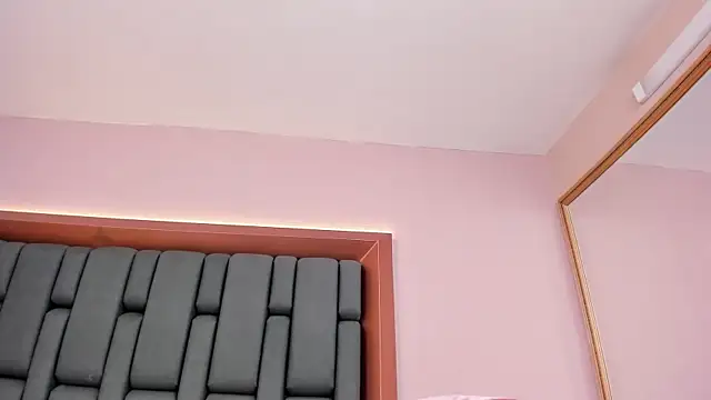 Snapshot of LisaMendez chatting on November 2025 04:02:02 AM LisaMendez online show from November 2025 04:02:02 AM