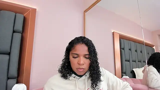 Snapshot of LisaMendez chatting on November 2025 03:37:02 AM LisaMendez online show from November 2025 03:37:02 AM