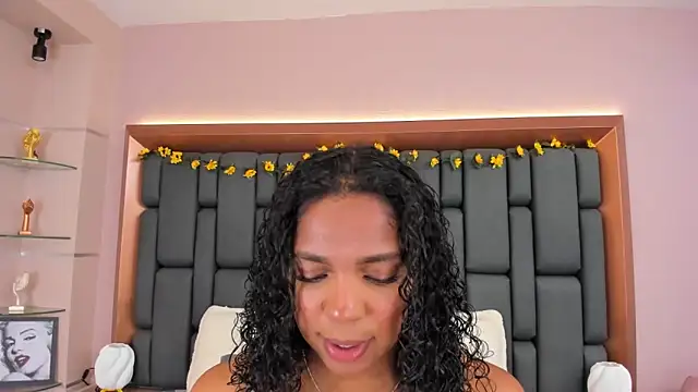 Snapshot of LisaMendez chatting on November 2025 03:50:01 AM LisaMendez online show from November 2025 03:50:01 AM