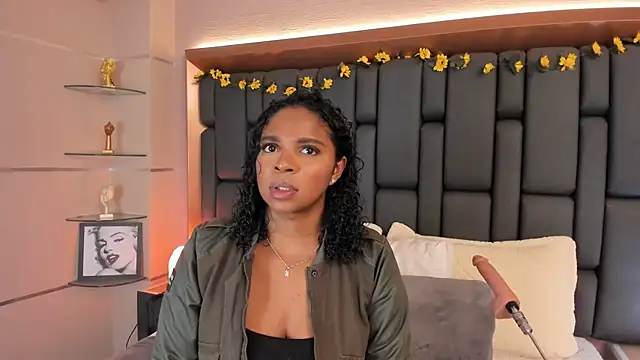 Snapshot of LisaMendez chatting on November 2025 11:04:02 PM LisaMendez online show from November 2025 11:04:02 PM