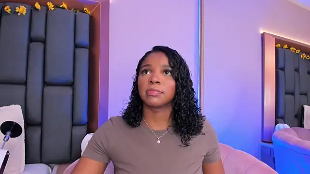 Snapshot of LisaMendez chatting on November 2025 11:40:02 PM LisaMendez online show from November 2025 11:40:02 PM