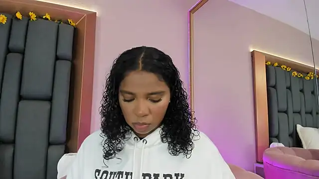 Snapshot of LisaMendez chatting on November 2025 04:16:01 AM LisaMendez online show from November 2025 04:16:01 AM