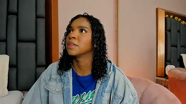 Snapshot of LisaMendez chatting on December 2025 04:06:01 AM LisaMendez online show from December 2025 04:06:01 AM