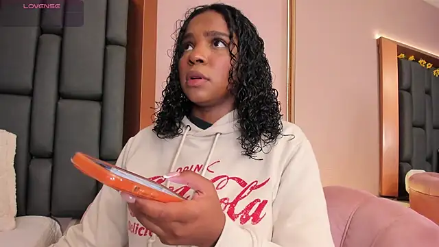 Snapshot of LisaMendez chatting on December 2025 04:31:02 AM LisaMendez online show from December 2025 04:31:02 AM