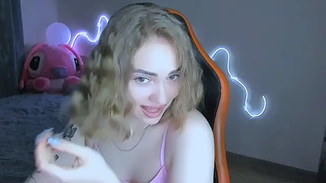 LaraKrein lk online show from February 2026 03:19:01 PM