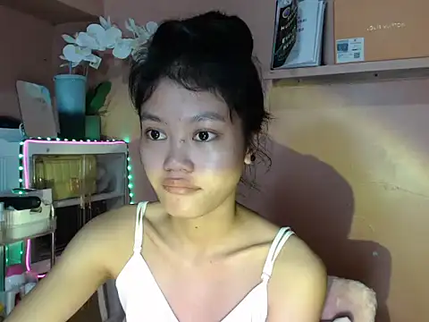 Snapshot of skinny_gracie chatting on October 2025 03:29:02 AM skinny gracie online show from October 2025 03:29:02 AM