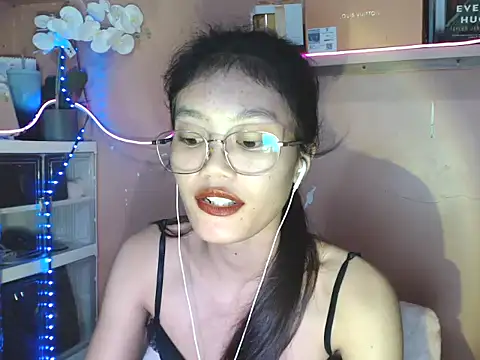 Snapshot of skinny_gracie chatting on December 2025 03:06:01 PM skinny gracie online show from December 2025 03:06:01 PM