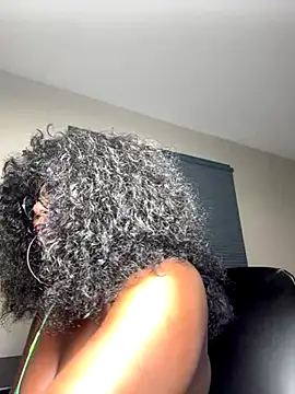 WomanNextdoor1 online show from October 2025 11:48:02 PM