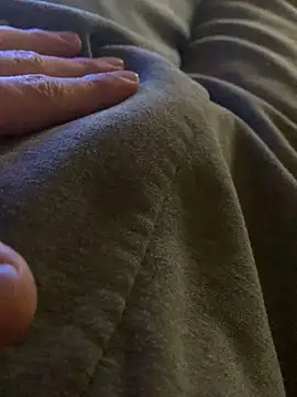 MuzzyFacing online show from November 2025 09:13:02 AM