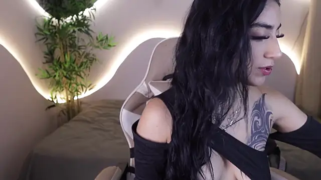 Emma and Issac online show from November 2025 06:14:02 AM