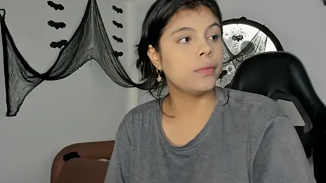 Snapshot of Aleja-02 chatting on October 2025 09:26:02 PM Aleja-02 online show from October 2025 09:26:02 PM