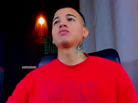 Snapshot of rocoo_santos chatting on April 2026 06:13:02 PM rocoo santos online show from April 2026 06:13:02 PM