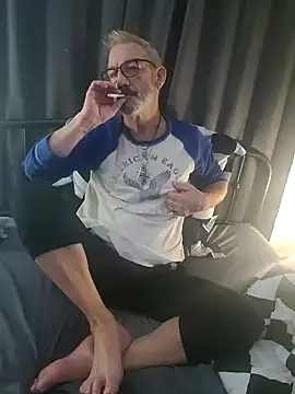 FoxnMouse online show from November 2025 06:25:02 AM