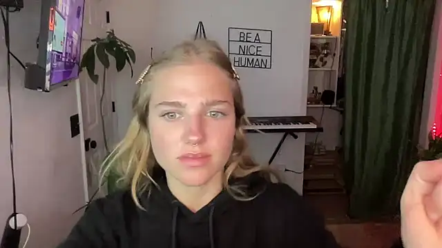 Snapshot of sweetceeme chatting on October 2025 03:18:02 AM sweetceeme online show from October 2025 03:18:02 AM