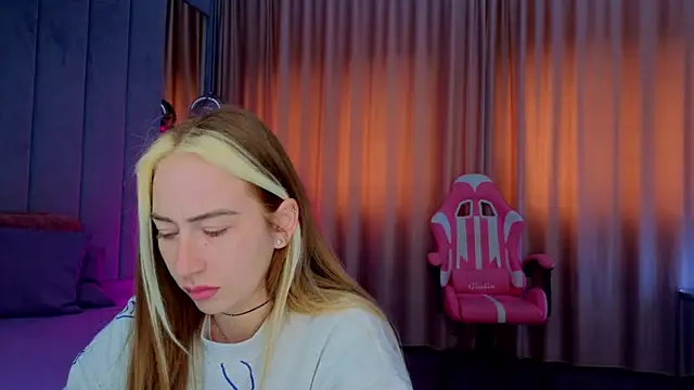 Reina Cummings online show from November 2025 07:20:02 AM