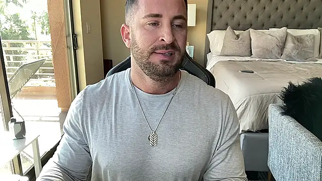 brettmycles28 online show from October 2025 05:57:02 PM