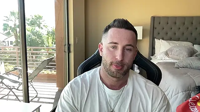 brettmycles28 online show from November 2025 06:07:02 PM