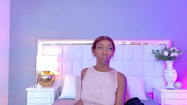 MadeleineHocker online show from November 2025 01:33:02 PM