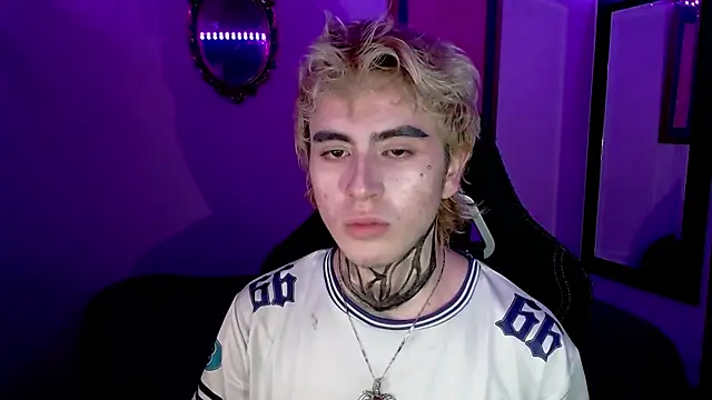 Snapshot of DanteObscuro chatting on November 2025 02:39:02 AM DanteObscuro online show from November 2025 02:39:02 AM