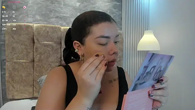 leilapons online show from November 2025 05:44:02 PM