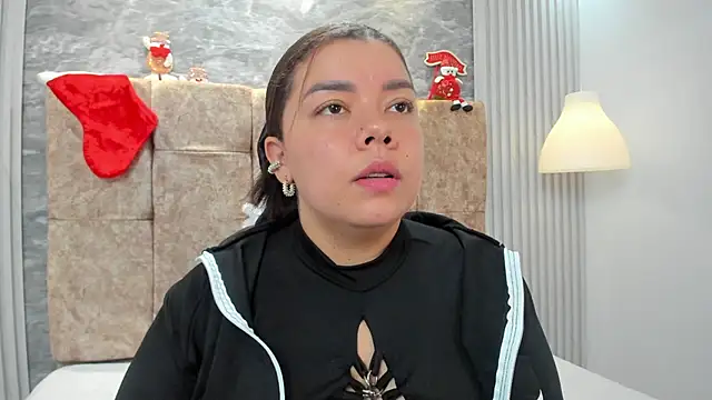 leilapons online show from November 2025 05:05:02 PM