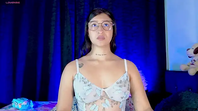 EVAH LEE  online show from November 2025 03:52:01 AM