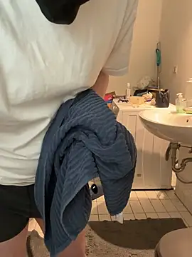 Snapshot of NovaTau chatting on May 2026 11:04:02 AM NovaTau online show from May 2026 11:04:02 AM