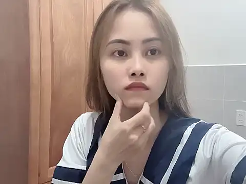 Snapshot of Truclynk1702 chatting on September 2025 03:46:02 PM Truclynk1702 online show from September 2025 03:46:02 PM