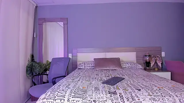 Alaiaguerra online show from October 2025 07:34:02 PM