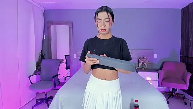 Alaiaguerra online show from November 2025 07:37:01 PM