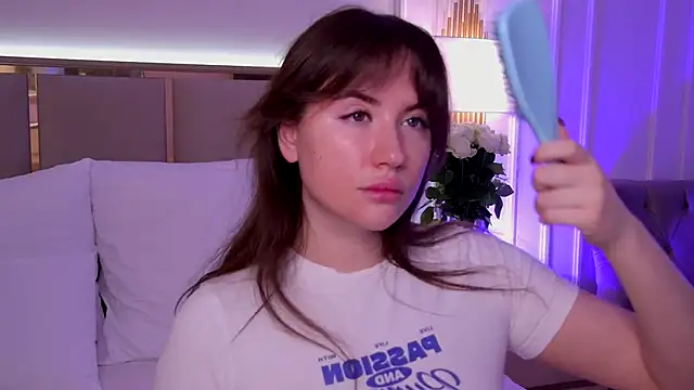 MeganStrain online show from September 2025 03:19:01 AM