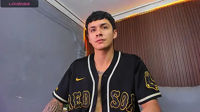 Leo santoro online show from December 2025 03:16:02 PM