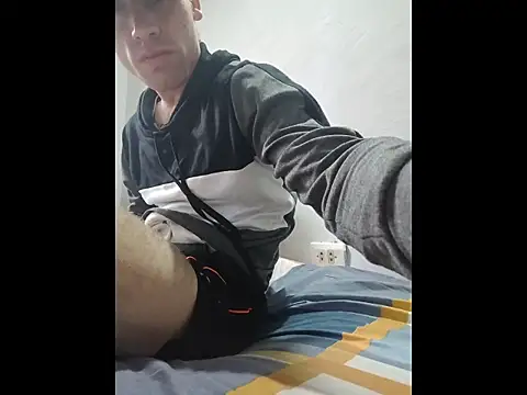 Snapshot of alex-golden chatting on November 2025 03:38:02 PM alex-golden online show from November 2025 03:38:02 PM