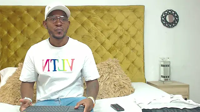 AndyCalifornia1 online show from September 2025 01:00:02 PM