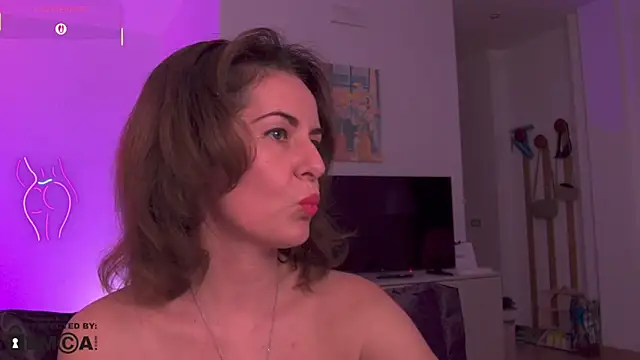 Witch in Silk online show from November 2025 08:47:01 PM