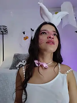 LUNAA    online show from October 2025 04:13:01 AM