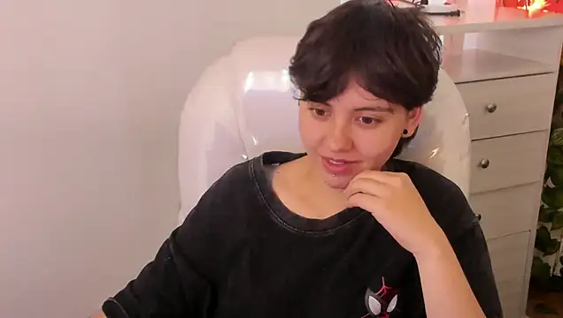 Nathaly ds online show from May 2026 06:09:01 PM