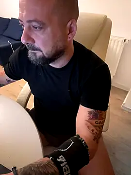 Snapshot of DavidMaros chatting on September 2025 05:42:01 AM DavidMaros online show from September 2025 05:42:01 AM