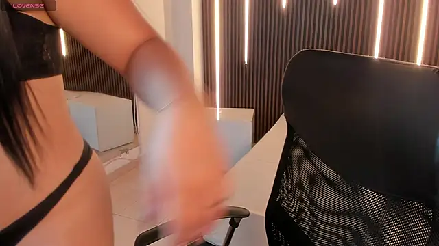 sofiacaramel online show from November 2025 02:28:01 PM