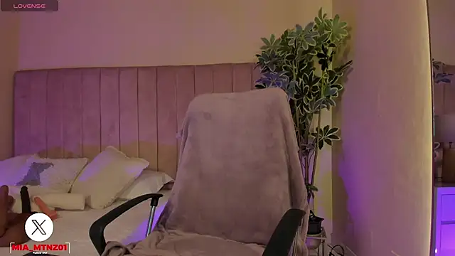 Mia mtnz02 online show from November 2025 12:21:02 AM